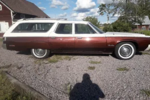 Chrysler Town and Country –76