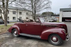 Ford Club Cabriolet Deluxe –38