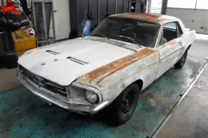 Ford Mustang Coupe (behöver seriös restaurering) –67